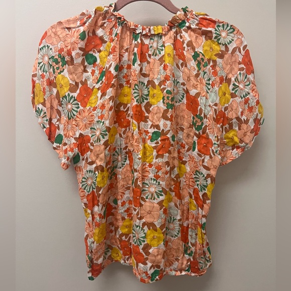 SOLD! Women’s Short Sleeve V Neck Floral Blouse - Picture 3 of 4